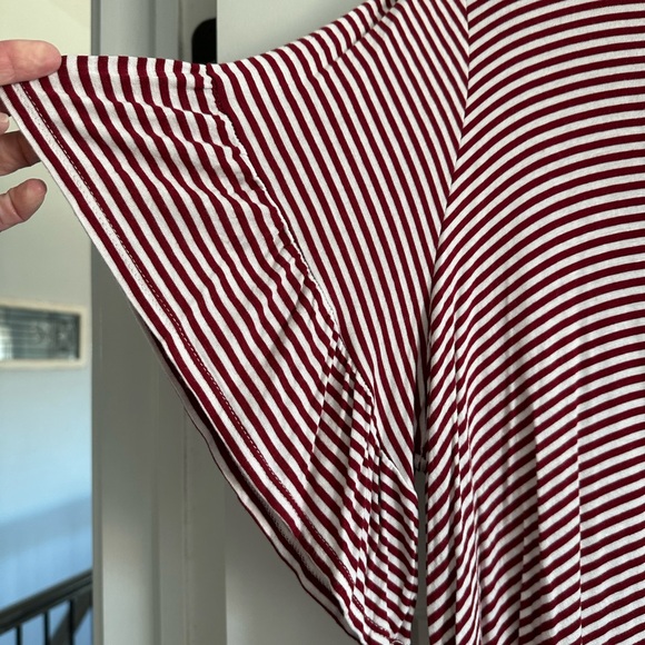 Women’s plus size 3X ruffle short sleeve tie front top. - Picture 2 of 5